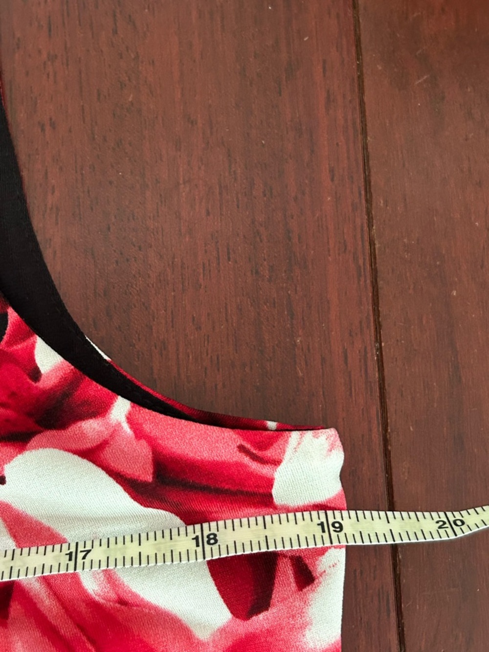 Calvin Klein Black Blouse with Bold Red Floral Print Pleats Tropical Sleeveless - Picture 8 of 10